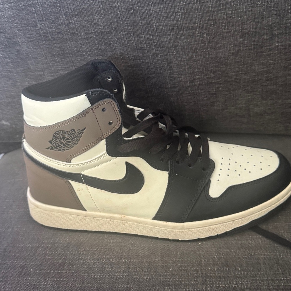 Dunks High Black and Cream High-Top Sneakers